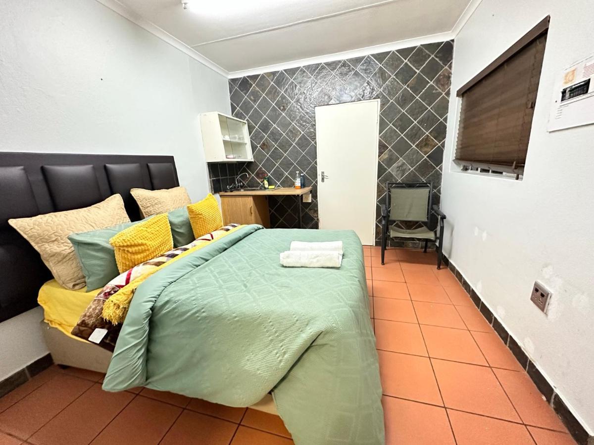Blue Lantern Bed And Breakfast Kempton Park Eksteriør billede