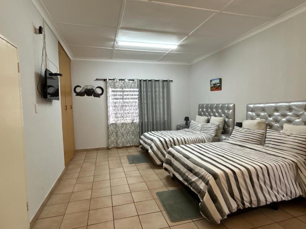 Blue Lantern Bed And Breakfast Kempton Park Eksteriør billede