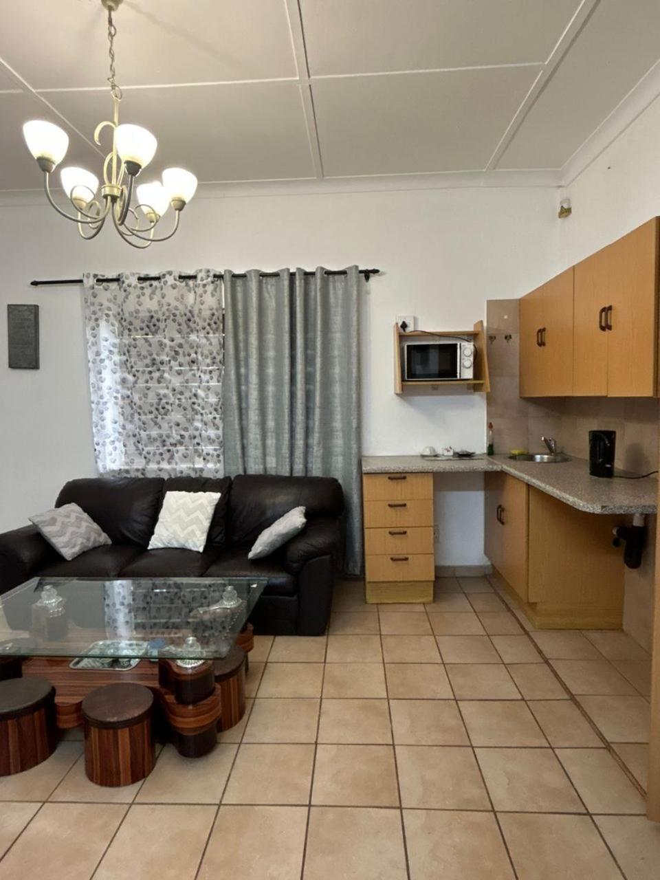Blue Lantern Bed And Breakfast Kempton Park Eksteriør billede